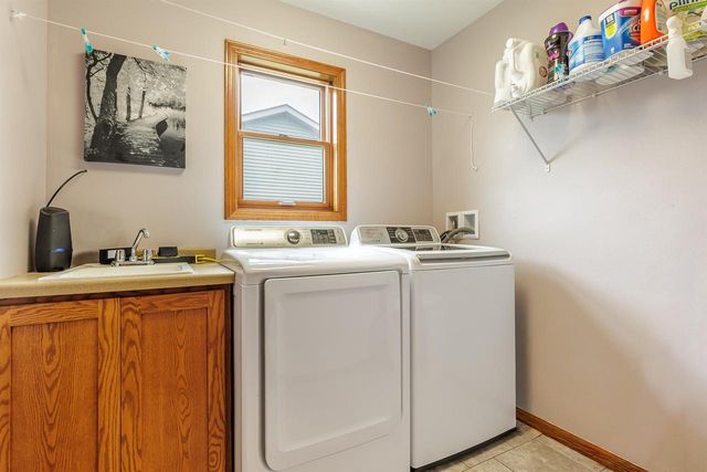 1118 Newport Lane, Holmen, WI 54636