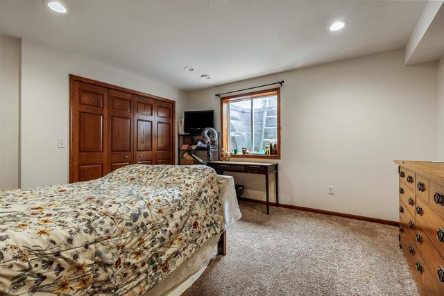 1118 Newport Lane, Holmen, WI 54636