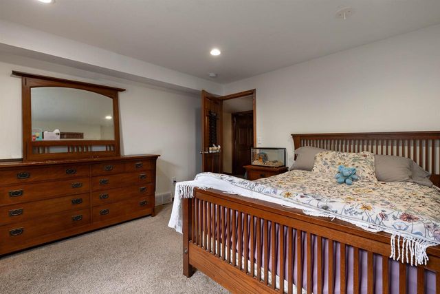 1118 Newport Lane, Holmen, WI 54636