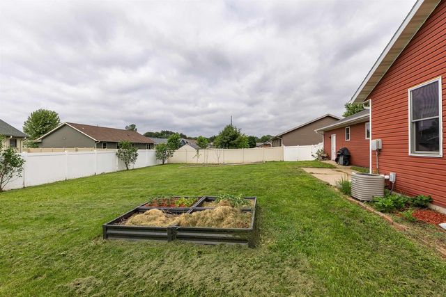 1118 Newport Lane, Holmen, WI 54636