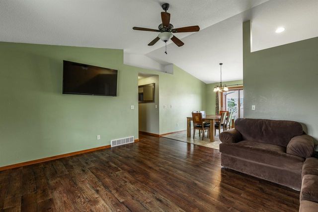 1118 Newport Lane, Holmen, WI 54636
