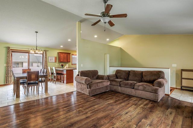1118 Newport Lane, Holmen, WI 54636