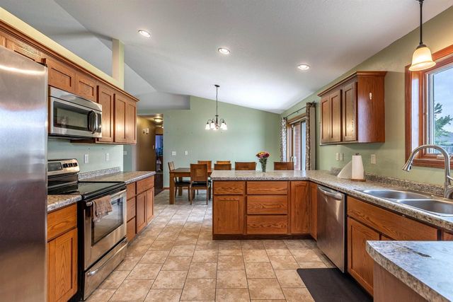1118 Newport Lane, Holmen, WI 54636