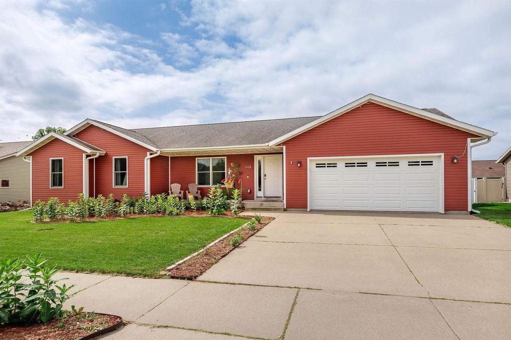 1118 Newport Lane, Holmen, WI 54636