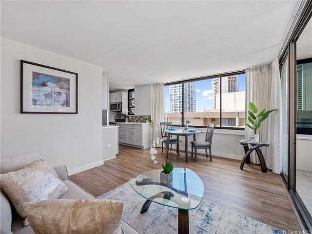 2410 Cleghorn Street 1904, Honolulu, HI 96815