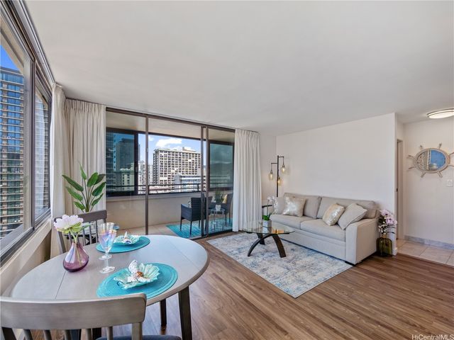 2410 Cleghorn Street 1904, Honolulu, HI 96815