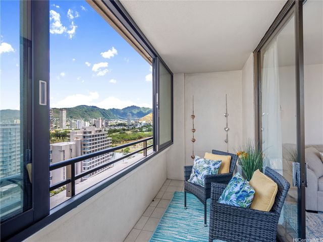 2410 Cleghorn Street 1904, Honolulu, HI 96815
