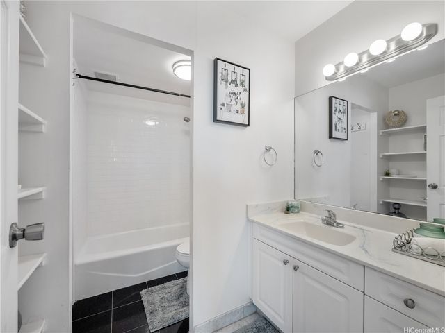 2410 Cleghorn Street 1904, Honolulu, HI 96815