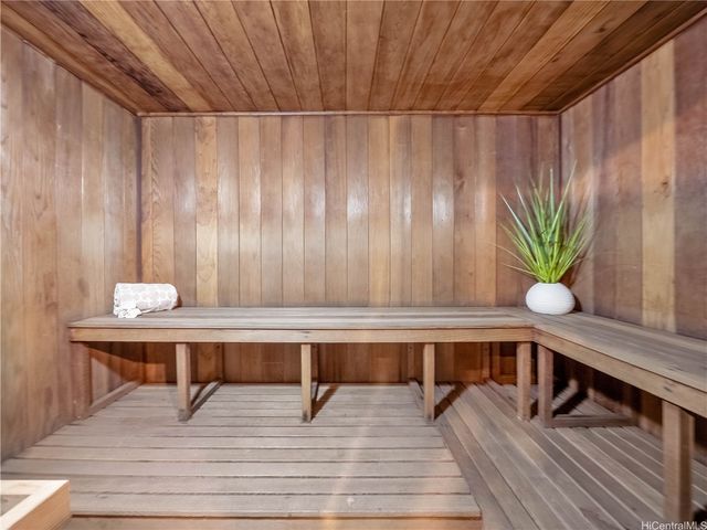 2410 Cleghorn Street 1904, Honolulu, HI 96815