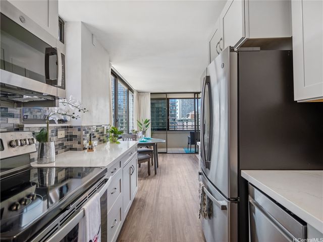2410 Cleghorn Street 1904, Honolulu, HI 96815