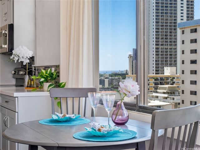 2410 Cleghorn Street 1904, Honolulu, HI 96815