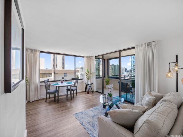 2410 Cleghorn Street 1904, Honolulu, HI 96815