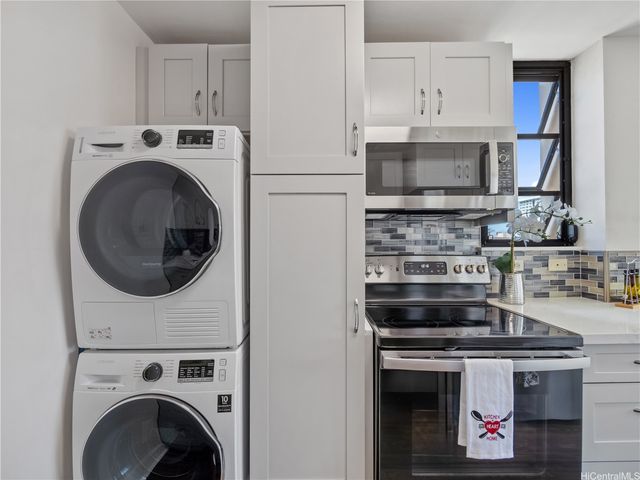 2410 Cleghorn Street 1904, Honolulu, HI 96815