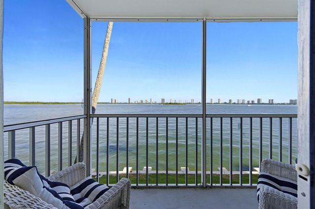 100 Doolen Court 203, North Palm Beach, FL 33408