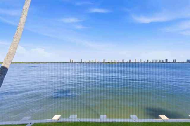 100 Doolen Court 203, North Palm Beach, FL 33408