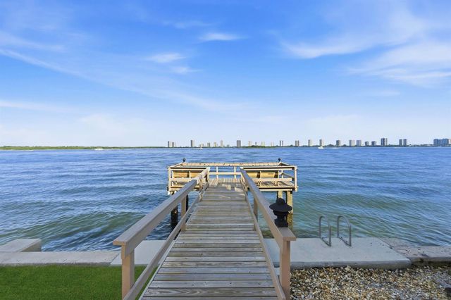 100 Doolen Court 203, North Palm Beach, FL 33408