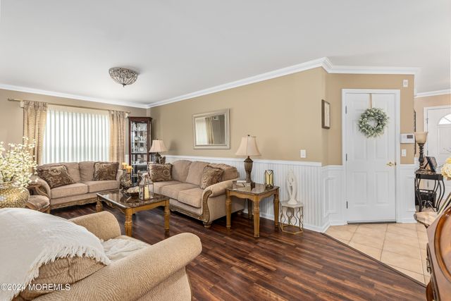 36 Ivy Hill Road, Lakewood, NJ 08701