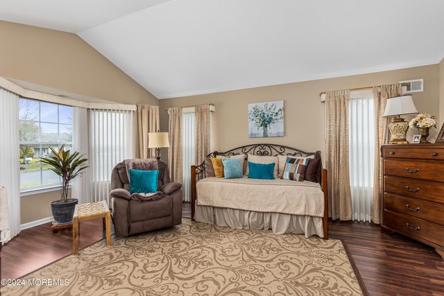 36 Ivy Hill Road, Lakewood, NJ 08701