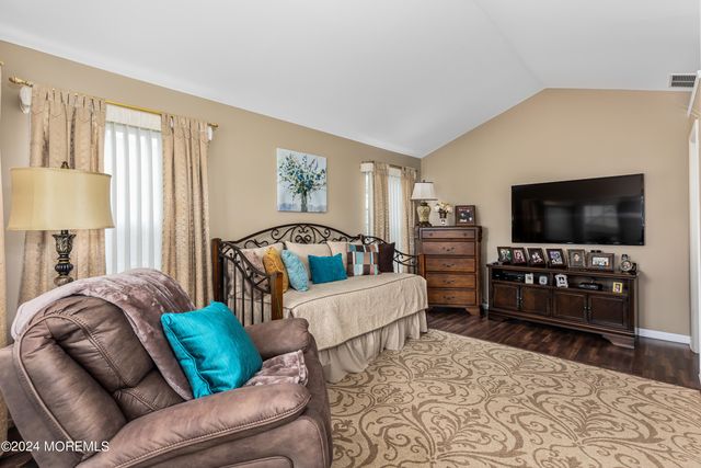 36 Ivy Hill Road, Lakewood, NJ 08701