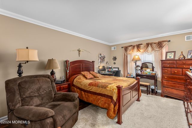 36 Ivy Hill Road, Lakewood, NJ 08701