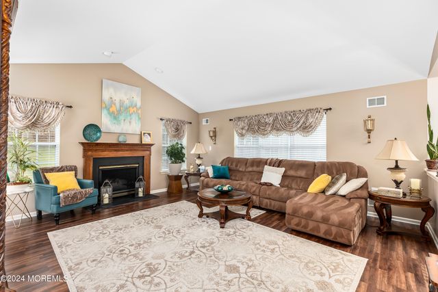 36 Ivy Hill Road, Lakewood, NJ 08701