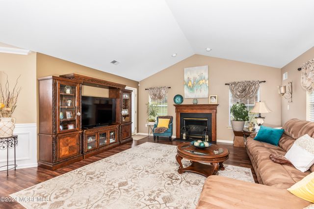 36 Ivy Hill Road, Lakewood, NJ 08701