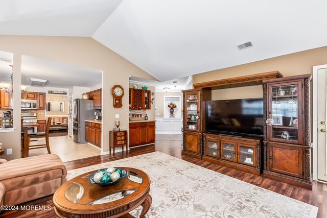 36 Ivy Hill Road, Lakewood, NJ 08701