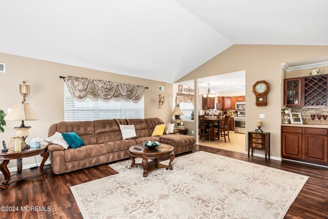 36 Ivy Hill Road, Lakewood, NJ 08701