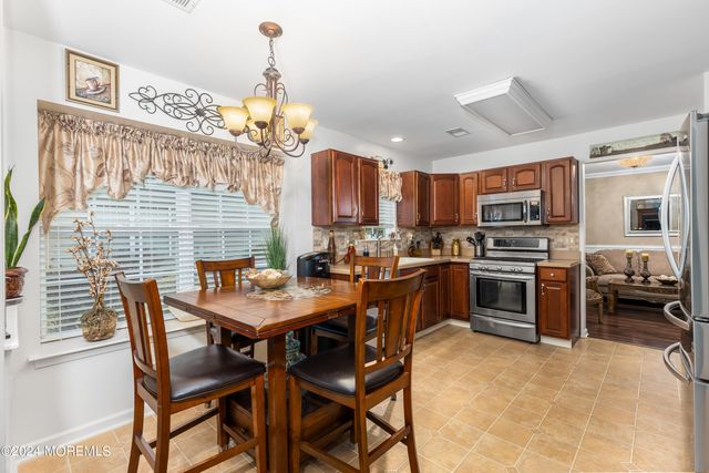 36 Ivy Hill Road, Lakewood, NJ 08701