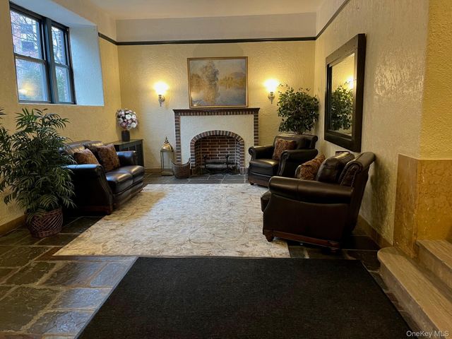 36 Pondfield Road W 2A, Bronxville, NY 10708