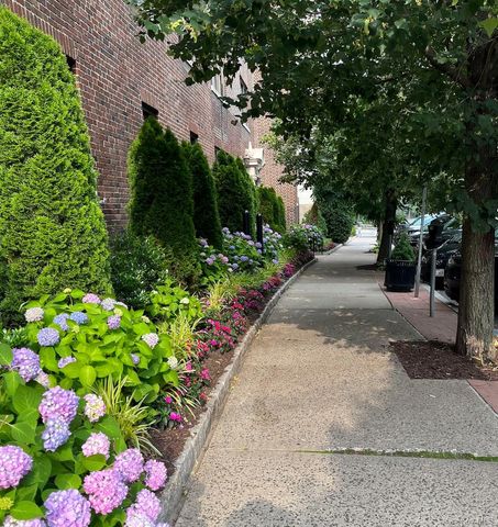 36 Pondfield Road W 2A, Bronxville, NY 10708