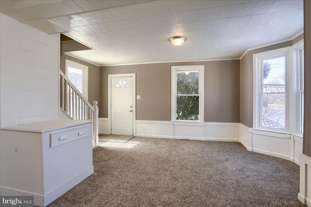 801 N MOUNTAIN RD, Harrisburg, PA 17112