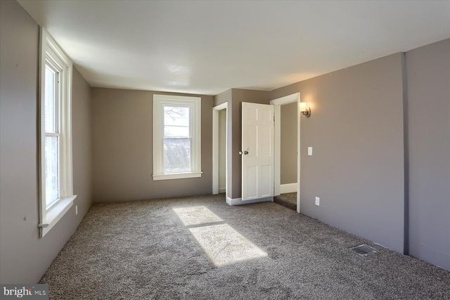 801 N MOUNTAIN RD, Harrisburg, PA 17112