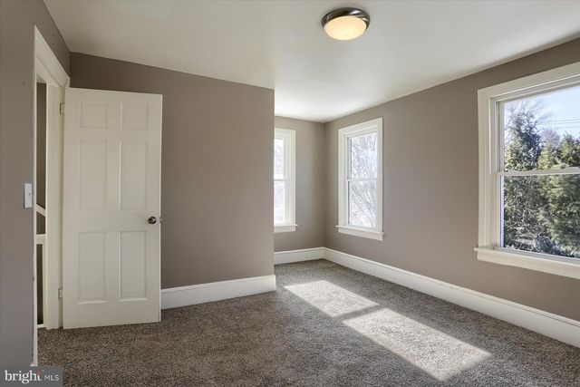 801 N MOUNTAIN RD, Harrisburg, PA 17112