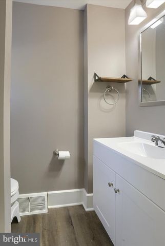 801 N MOUNTAIN RD, Harrisburg, PA 17112