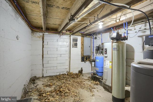 801 N MOUNTAIN RD, Harrisburg, PA 17112