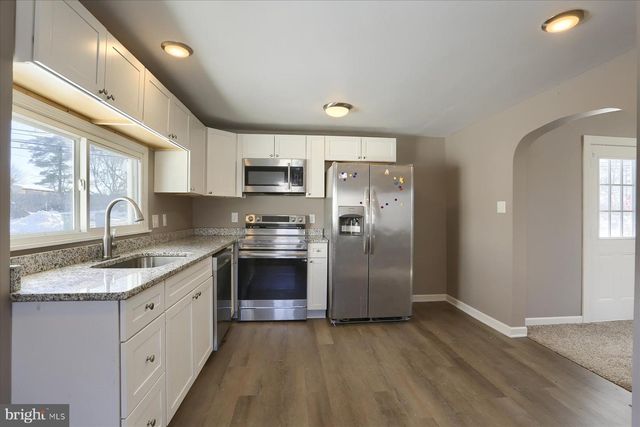 801 N MOUNTAIN RD, Harrisburg, PA 17112