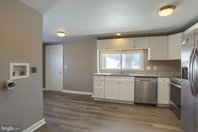 801 N MOUNTAIN RD, Harrisburg, PA 17112