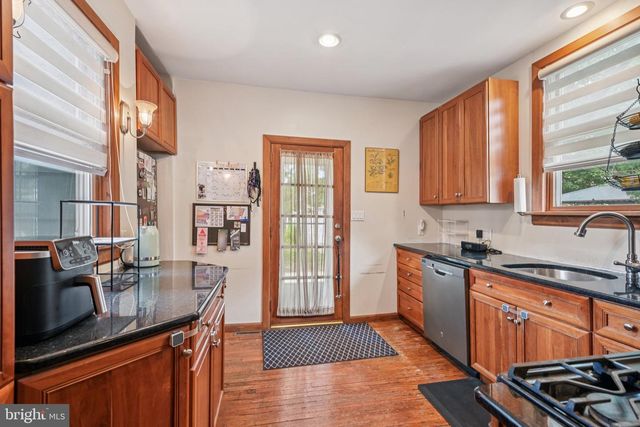 282 N MAPLE AVE, Lansdowne, PA 19050