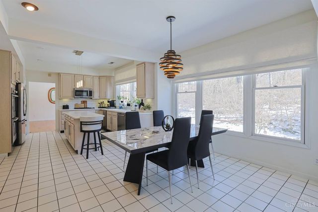 11108 Huntwicke Place, Blue Ash, OH 45241