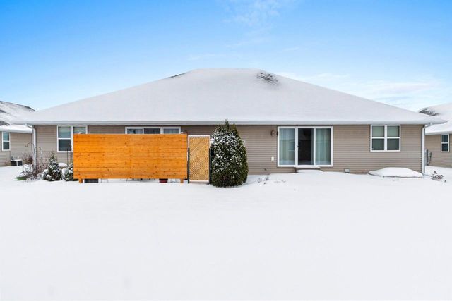 821 KILLARNY TRAIL, De Pere, WI 54115