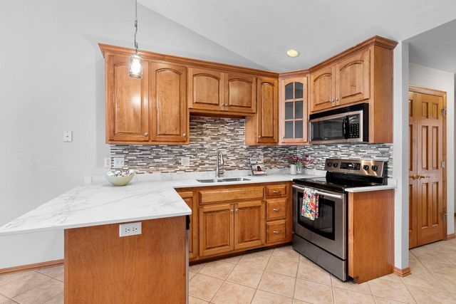 821 KILLARNY TRAIL, De Pere, WI 54115