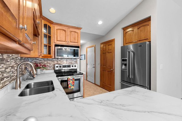 821 KILLARNY TRAIL, De Pere, WI 54115