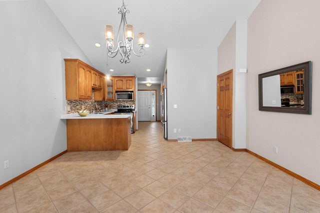 821 KILLARNY TRAIL, De Pere, WI 54115