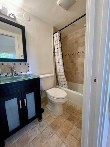 2901 NE 51st St 10, Fort Lauderdale, FL 33308