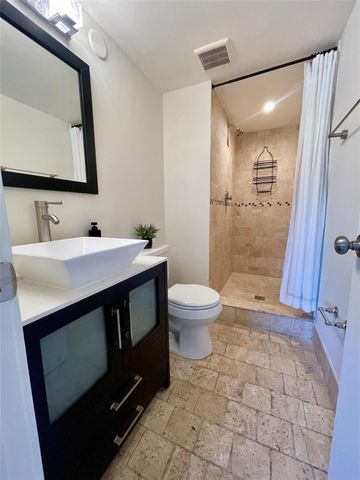 2901 NE 51st St 10, Fort Lauderdale, FL 33308