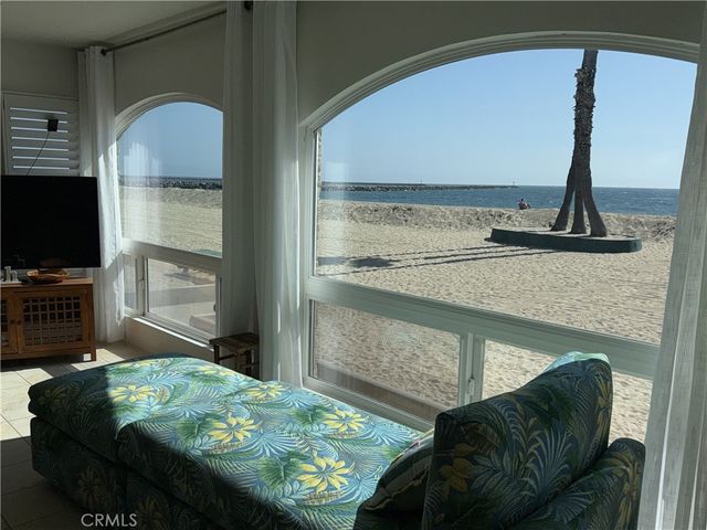 1319 Seal Way, Seal Beach, CA 90740