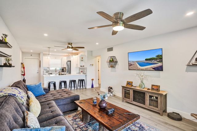 311 E Ocean Avenue 102, Lantana, FL 33462