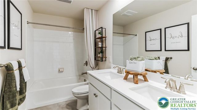 125 Winding Road, Forks Twp, PA 18040