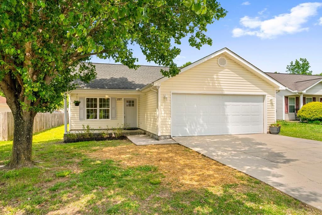227 Periwinkle Way, Dalton, GA 30721